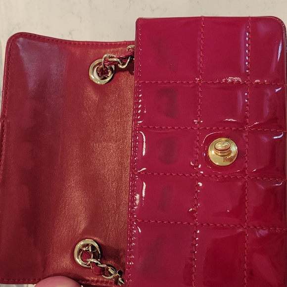 PETITE CLASSIC CHANEL PATENT HANDBAG WITH CARD CASE - Picture 8 of 13